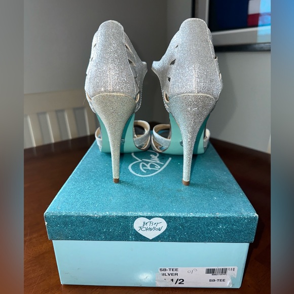 Blue by Betsy Johnson SB-Tee Silver Shoes - Picture 3 of 5